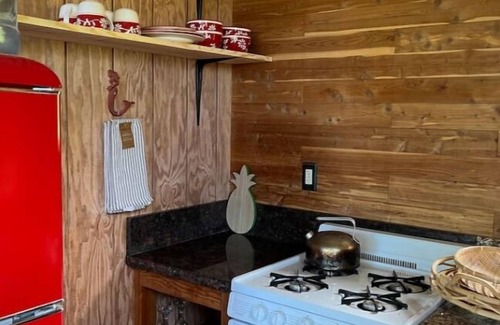 Honokaa Cottage | Terrific cottage with WiFi in Honokaa AKA"Upper House"