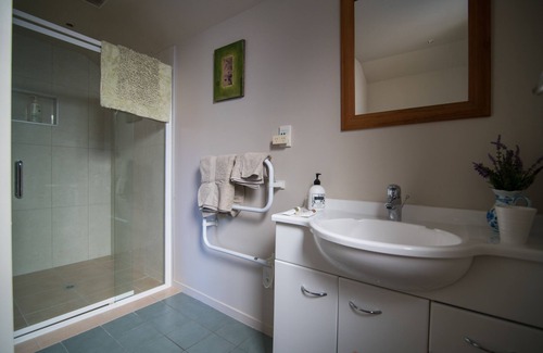 Orakei Bed & Breakfast | Terry and Cindy's B&B