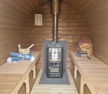 Berkhout Ski Chalet | TETchalet met wellness tuin