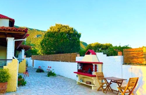 Agios Matthaios Apartment | TETRAKTYS ESTATE seaview beachside with big garden ΥΔΩΡ