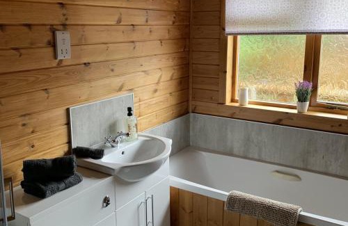 Hawick House | Teviot Lodge - Sleeps 6 - Pets - River Views