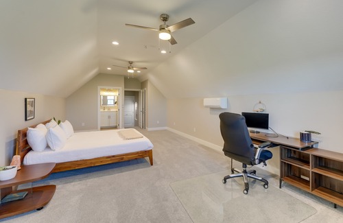 Manor House | Texas Farmhouse on 5 Acres: Patio & Grill!