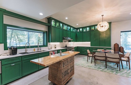 Krugerville House | Texas Luxury Getaway – Private & Unique