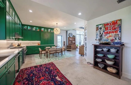 Krugerville House | Texas Luxury Getaway – Private & Unique