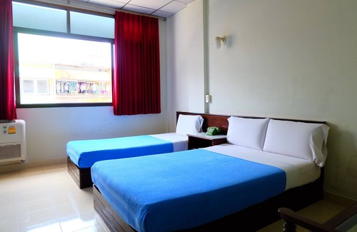 Talat Hotel | Thairungruang Backpackers Suratthani
