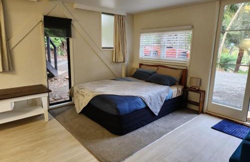 Thames House | Thames River Valley Studio Retreat 1