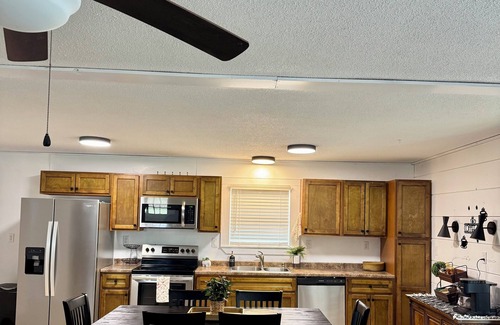 Pikeville Cottage | Thanksgiving dates available🍁Charming 3B-2B cottage by Fall Creek Falls Park!