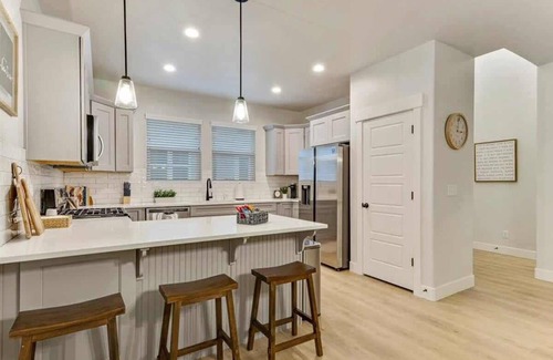 Lehi House | Thanksgiving Point, Garage & FrontRunner Station!