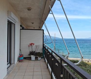 Oropos Apartment | Thanos' seaside apartment