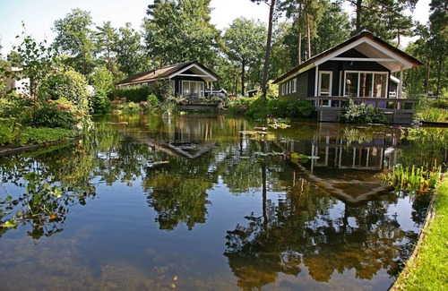 Markelo Ski Chalet | Thatched Home by Pond in Holiday Park