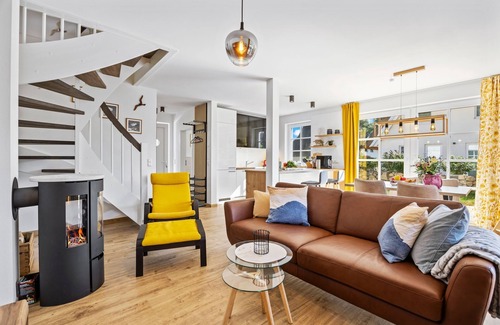 Am Salzhaff House | Thatched house XL with 4 bedrooms, fireplace and garden - Dünenrose and Tuttelduuv