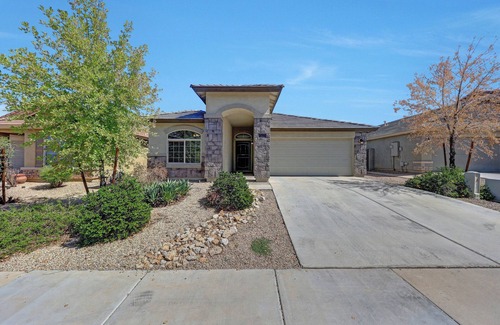Laveen Village House | The 27th Street Retreat - 4BR w/Yard - Sleeps 10