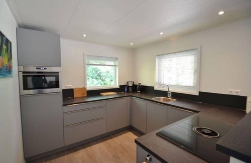 Municipality of Rhenen House | The 6-person Vakantievilla are very quiet, sunny and spacious, overlooking the spacious garden and forest edge.
