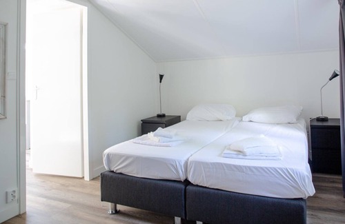 Municipality of Rhenen House | The 6-person Vakantievilla are very quiet, sunny and spacious, overlooking the spacious garden and forest edge.