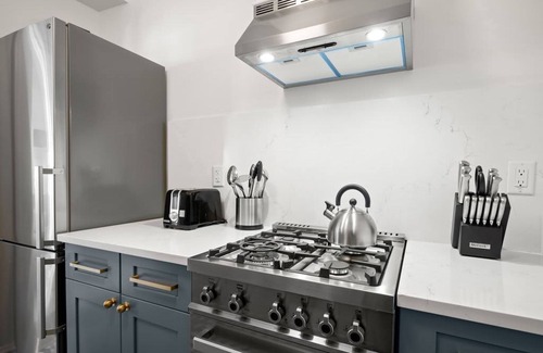 Hyde Park Apartment | The Adaline 1 Luxury Hyde Park Apt Near Bayshore