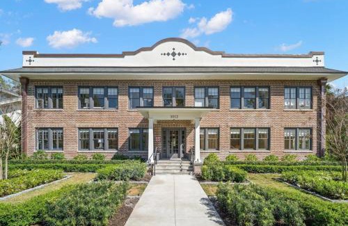 Hyde Park Apartment | The Adaline Room #5 - Upscale Hyde Park Apartment, 1st Floor, Steps to Bayshore