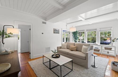 Hyde Park Apartment | The Adaline Room #8 - Beautiful Hyde Park Apt, 2nd Floor, Steps to Bayshore