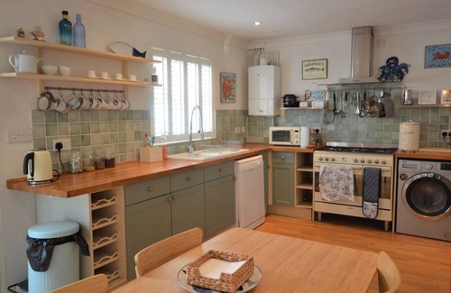 Totland Bay Cottage | The Afton - a house that sleeps 6 guests in 4 bedrooms