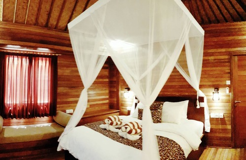 Mushroom Bay Bed & Breakfast | The Akah Cottage