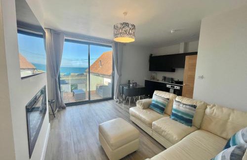 Southbourne Apartment | The Alice Apartment - by Coastline Retreats - Stunning Balcony Apartment with Sea Views - Alice in Wonderland Themed Secret Room - Luxury Copper Bath in Master Bedroom