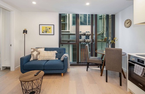 Te Aro Apartment | The Alpha Nest Stylish 1BR in Central Wellington