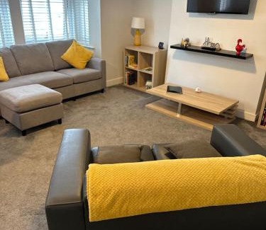 Westcliff-on-Sea Apartment | The Alvaros Apartment