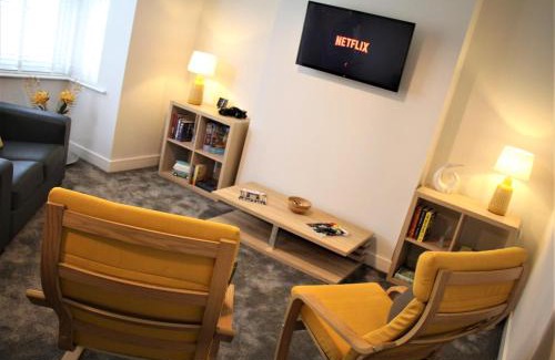 Westcliff-on-Sea Apartment | The Alvaros Apartment