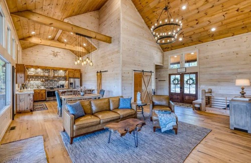 Blue Ridge House | The Americana - Stunning Mountainside Retreat!