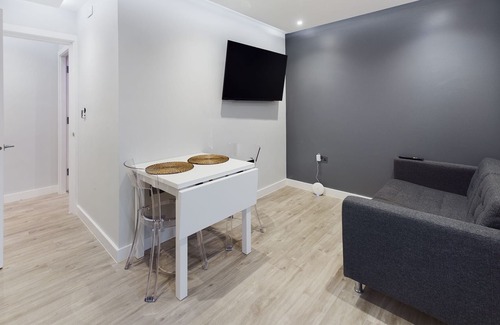 Everton Apartment | The Amethyst Modern Apartment