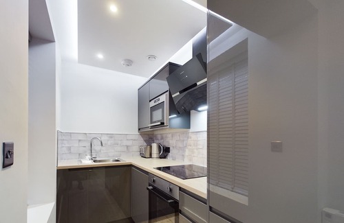 Everton Apartment | The Amethyst Modern Apartment