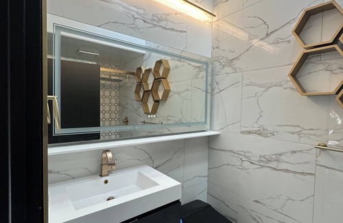 Bonita Apartment | The Andrea Room: Chic studio with AC, fitness room, WiFi in lovely Bonita