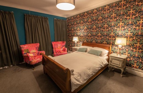 Bromley South Hotel | The Angel of Bow