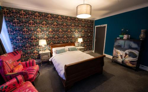 Bromley South Hotel | The Angel of Bow