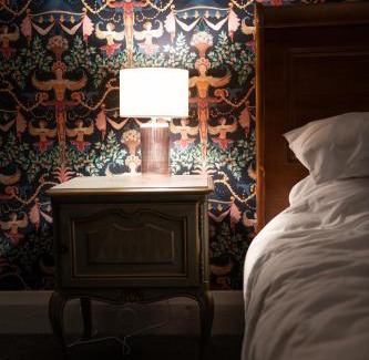 Bromley South Hotel | The Angel of Bow