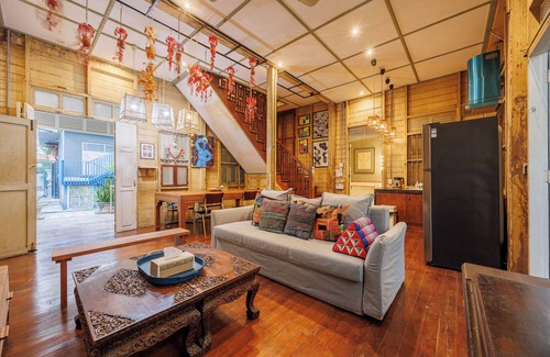 Bang Rak Villa | The Anonymous House/Vintage Thai Villa/City Center/Silom/BTS