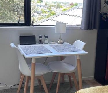 Glenfield Apartment | The Aotearoa Room