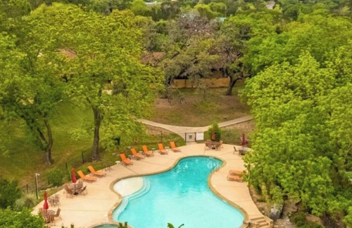 Medina Cabin | The Apache Suite: Texas Hill Country Resort + Pool