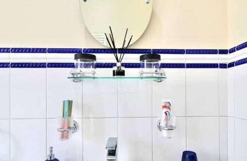 Coldharbour Apartment | The Apartment at Athol House