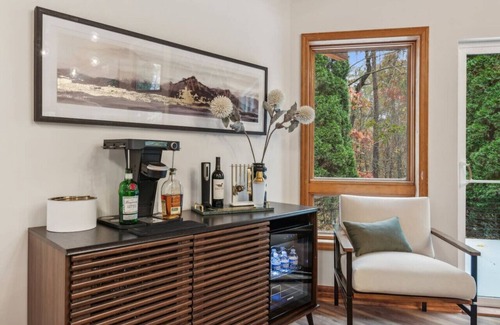 Dahlonega House | The Apex - Hot tub, gym, wine, waterfalls & more!