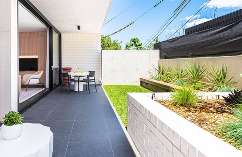 Coogee Apartment | The Arden 1 Coogee. New Spacious Garden Apartment, Moments to Beach
