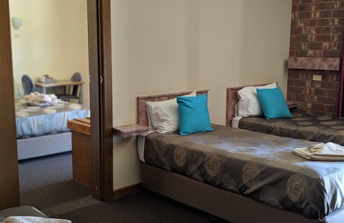 Broken Hill Hotel | The Argent Motel