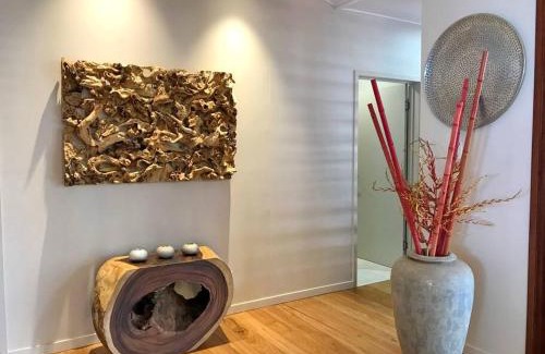 Mission Beach House | The Artist House - Absolute Beachfront