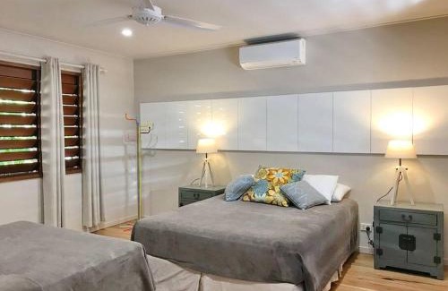 Mission Beach House | The Artist House - Absolute Beachfront