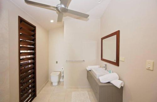 Mission Beach House | The Artist House - Absolute Beachfront