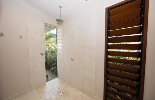 Mission Beach House | The Artist House - Absolute Beachfront