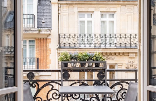 Champs-Elysees Apartment | The Artist's Residence, by Veeve