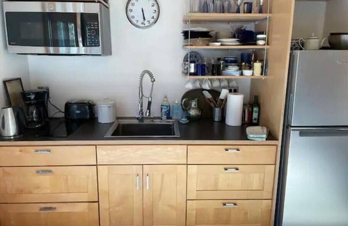 Columbia City House | The Atelier - Cozy and airy studio in Columbia City