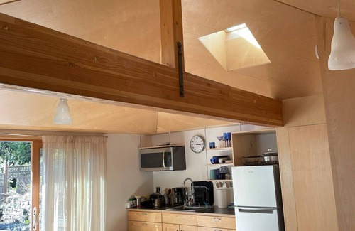 Columbia City House | The Atelier - Cozy and airy studio in Columbia City