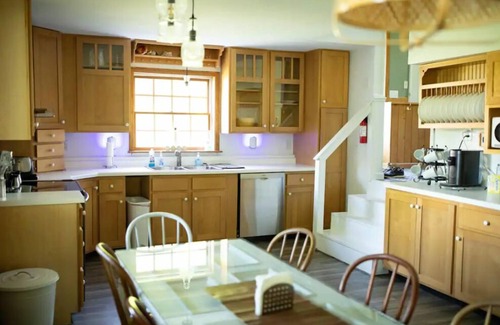 Dollar Bay House | The Atlas House, 1 mile from snowmobile trail & boat launch, secluded house