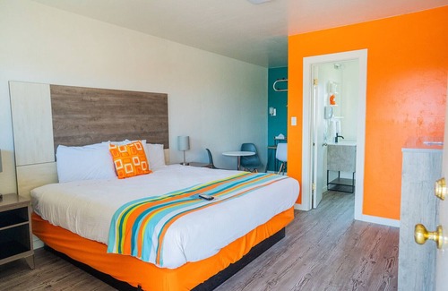 Monticello Hotel | The Atomic Blue Motor-Inn